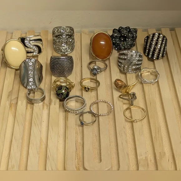 Ring Lot 20 Rings Vintage To Modern Wear Resell Craft - Picture 1 of 2